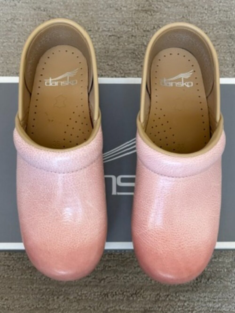 Dansko Women's Professional Milled Burnished Clogs in Perfect Condition - Picture 4 of 8